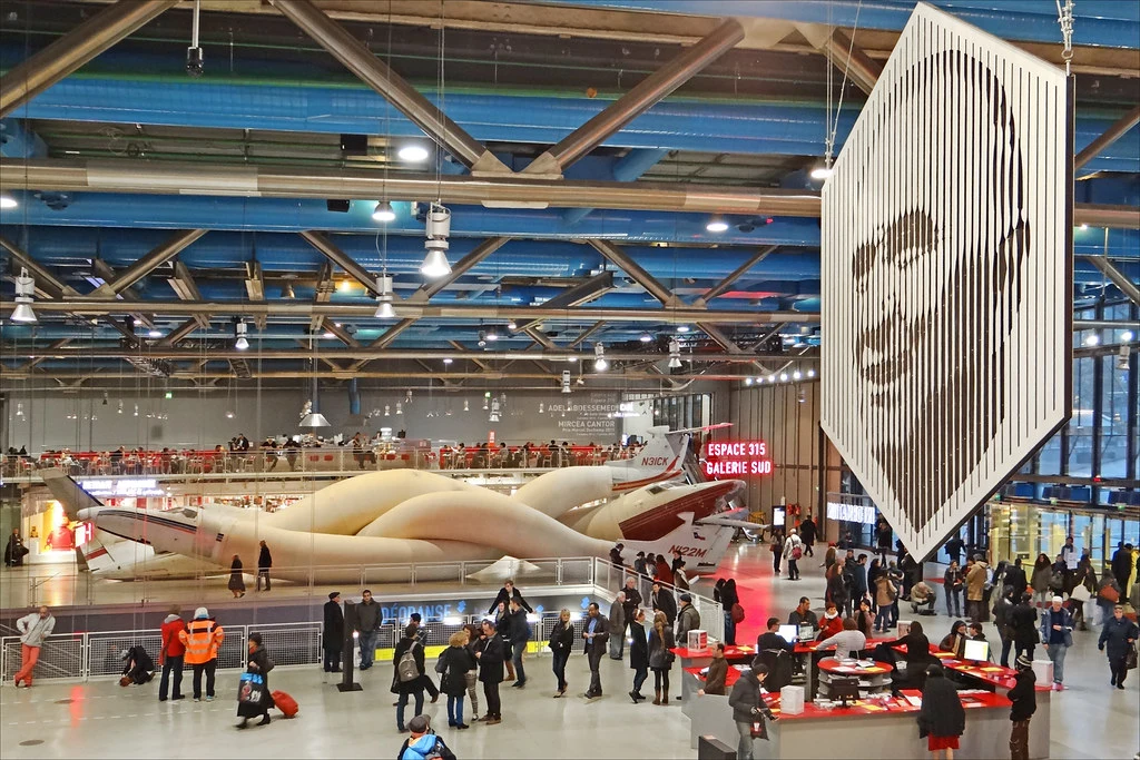 Réserver un Taxi pour le Centre Pompidou: Ce Que Vous Devez Savoir