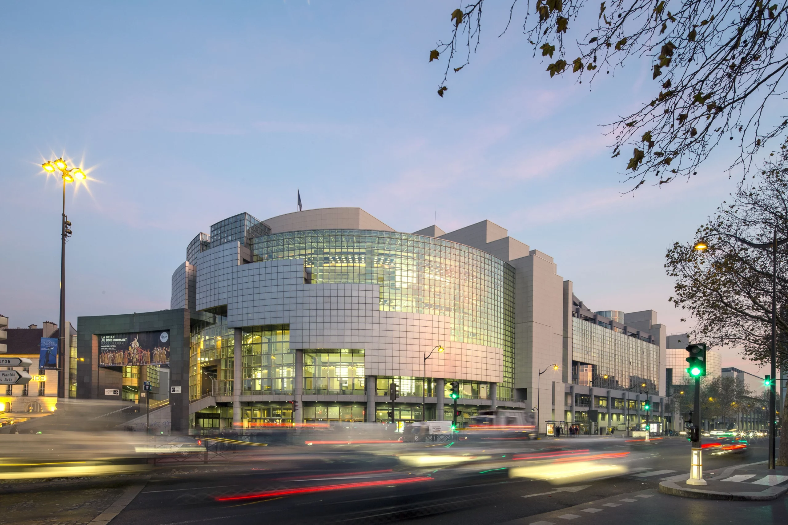 Réservez un Taxi pour l’Opéra Bastille: Vivez la Musique à Paris