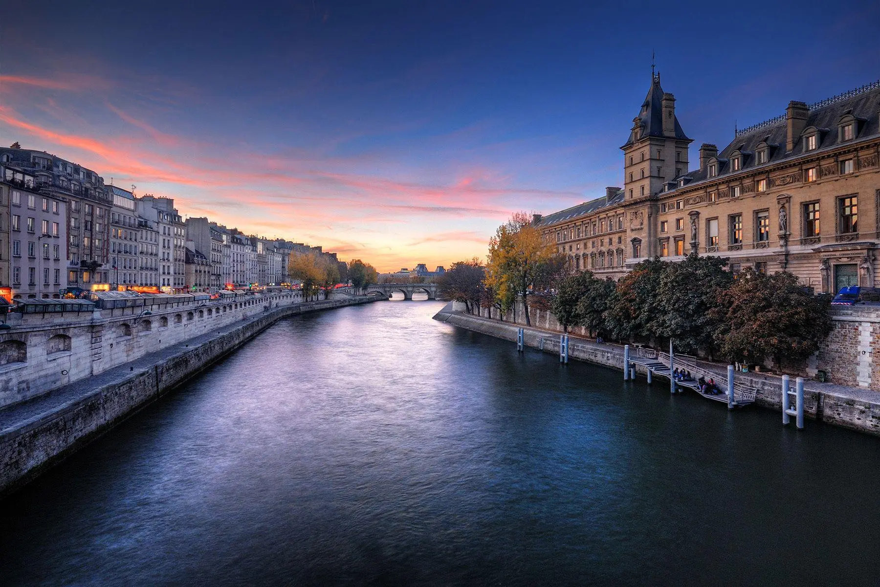 Réservez Votre Taxi pour la Seine Découvrez la Beauté de Paris