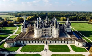 Image représentant le majestueux Château de Chambord, symbole de la Renaissance française.