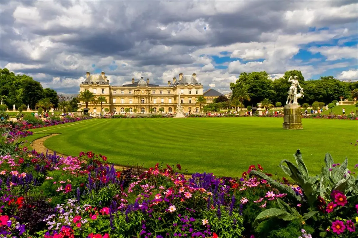 Réservez Votre Taxi pour le Jardin du Luxembourg: Oasis de Calme à Paris