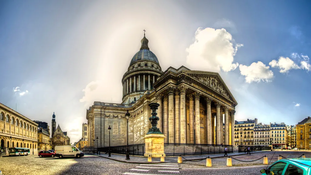 Réserver Taxi pour le Panthéon: Hommage aux Grands Hommes »