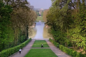 Image d'un magnifique paysage verdoyant du Parc de Sceaux.
