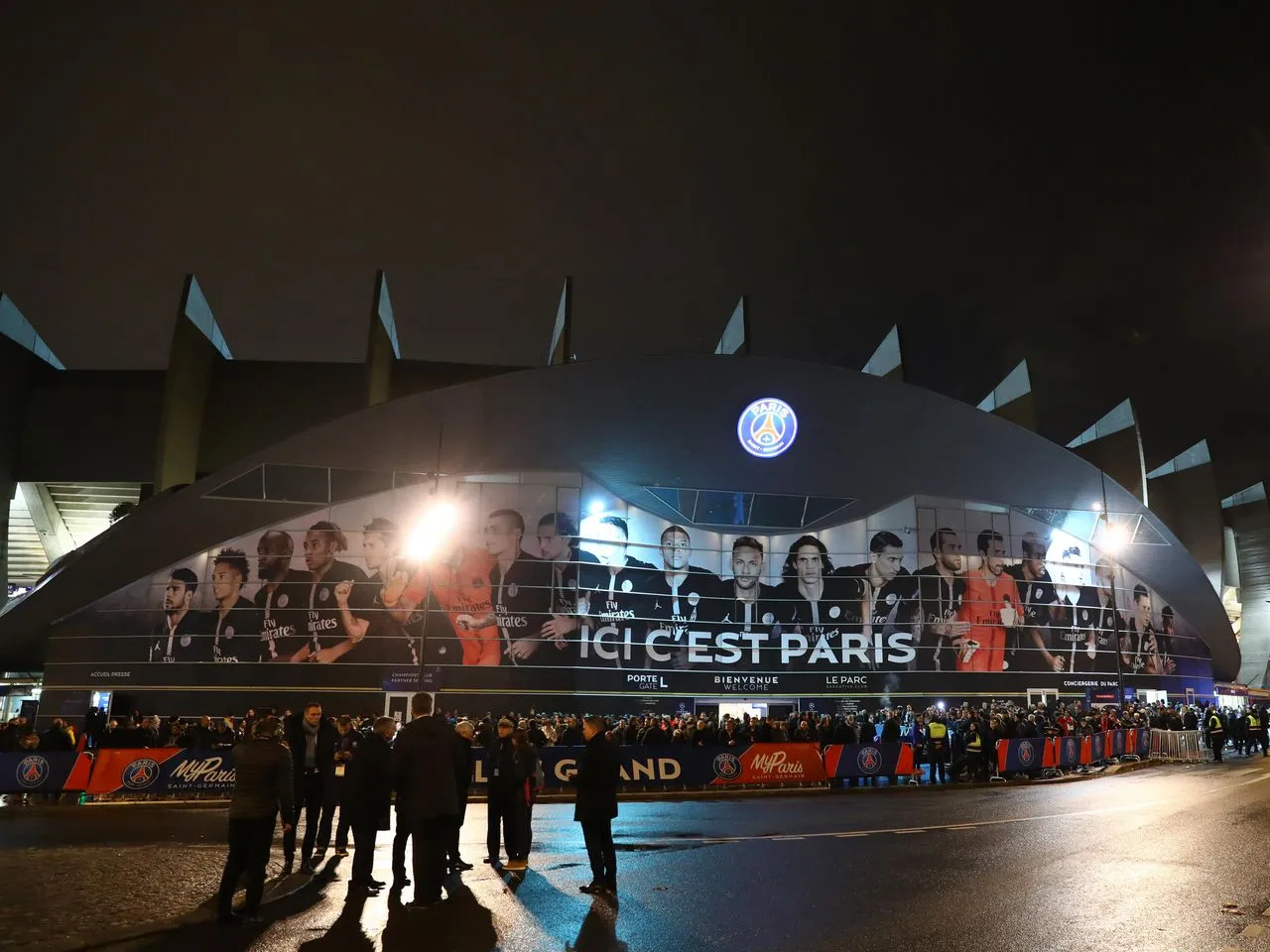 Réservez Votre Taxi pour le Parc des Princes: Match de Football à Paris